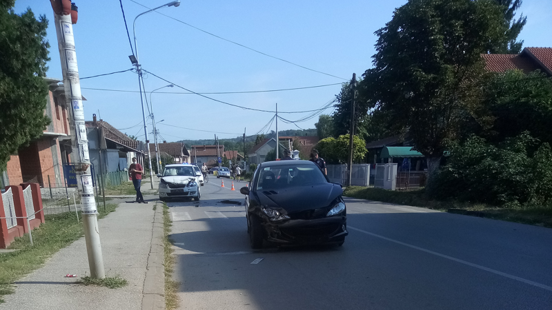 Saobraćajna nesreća kod škole u Aleksandrovcu